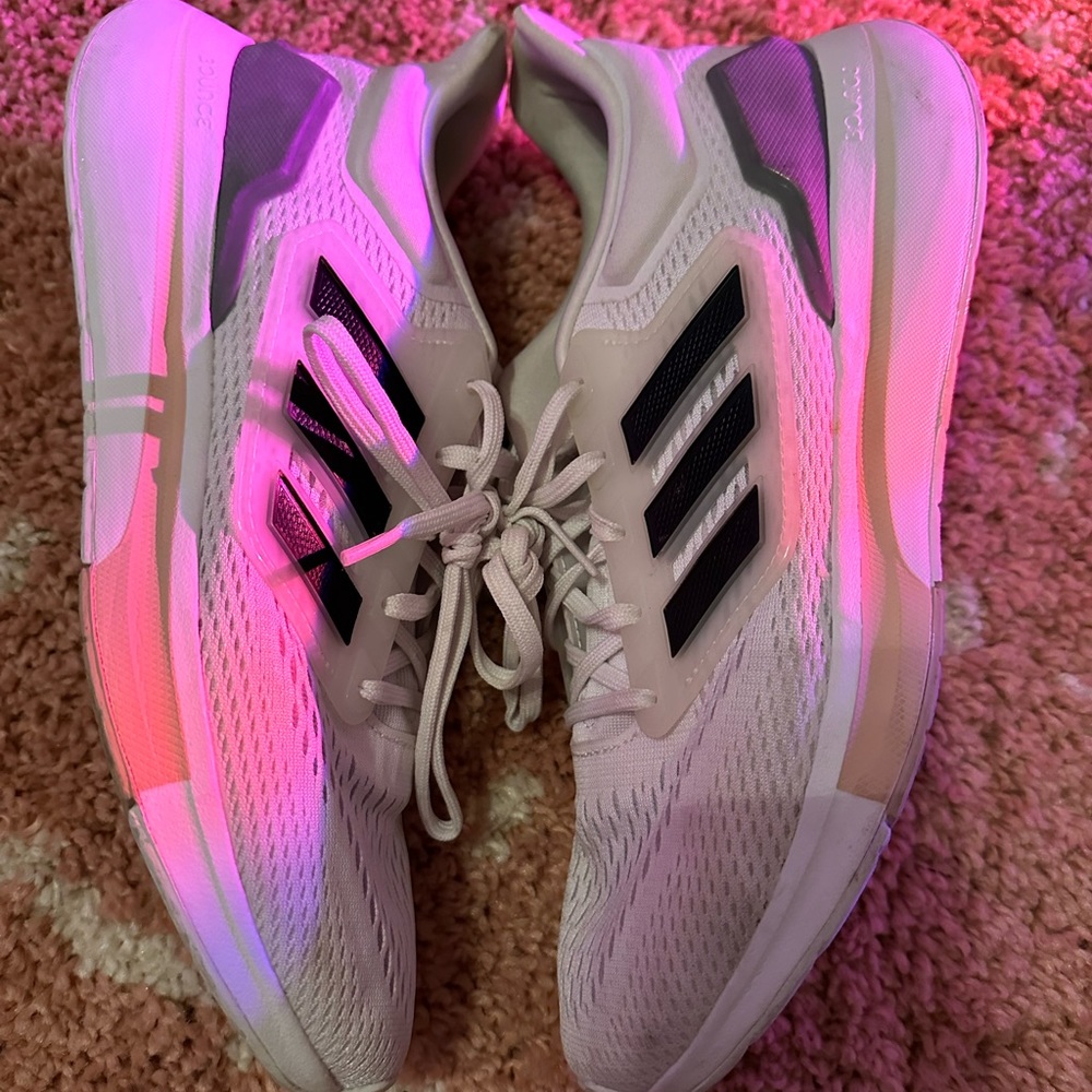 Adidas shoes - Picture 3 of 5